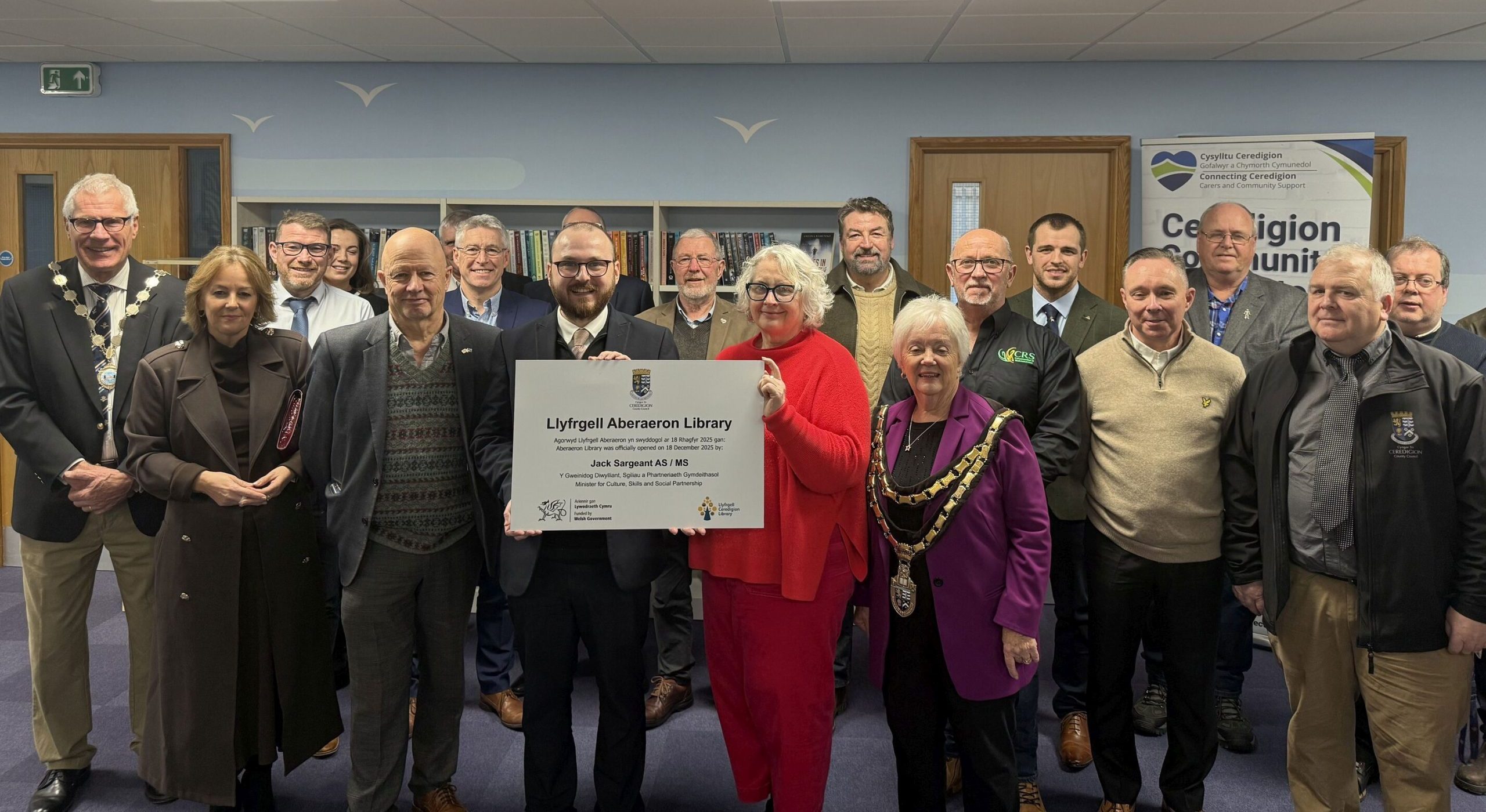 Buddsoddiad sylweddol yn trawsnewid cyfleusterau hamdden a llyfrgell Aberaeron